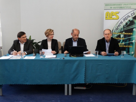 APS S.A. prognozuje 22 mln zł przychodu na koniec roku BIZNES, Giełda - Ponad 8 mln zł przychodów w IV kwartale i 22 mln zł na koniec roku 2013 -podczas internetowej konferencji prasowej spółka Automatyka Pomiary Sterowanie SA przedstawiła prognozę wyników finansowych i swoją obecną sytuację gospodarczą.