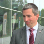 Minister finansów: niewielkie ożywienie w gospodarce i bardzo niska inflacja utrudniają tworzenie budżetu