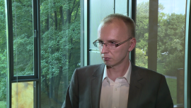 Koszty pracy w Chinach są coraz wyższe. Nadal jednak opłaca się robić tam interesy BIZNES, Magellan Trading Shanghai, Chiny, produkcja - Chiny przestały być miejscem, do którego przenosi się produkcję ze względu na niższe koszty. Tamtejsze płace nie odbiegają już od polskich, a i niektóre podatki zaczęły być postrzegane jako wysokie. W rezultacie coraz trudniej tam o atrakcyjne ceny produktów. Atutem Chin pozostaje jednak dostęp do międzynarodowych rynków oraz gigantyczny rynek wewnętrzny.