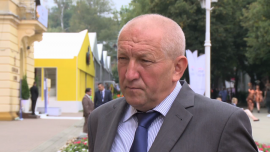 R. Florek (Fakro): Zwiększa się dystans między Polską a najbogatszymi krajami UE BIZNES, Fakro, rozwój gospodarczy Polski, Unia Europejska, konkurencja, podatek - Polska wciąż zbyt wolno goni bogatsze kraje Zachodu, wciąż zarabiamy czterokrotnie mniej – uważa prezes fundacji Pomyśl o Przyszłości Ryszard Florek. Jednym z powodów jest świadomość społeczeństwa polskiego, w dużej mierze wychowywanego w komunizmie. Innym – niektóre unijne reguły, które – według Florka – działają na korzyść zamożniejszych państw.