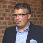 Mieszkania w odnowionych kamienicach w Warszawie coraz popularniejsze. Ceny poniżej rynkowej średniej