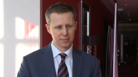 Sebastian Buczek (Quercus TFI): Spada zainteresowanie obligacjami. Inwestorzy zaczynają zwracać uwagę na rynek akcji INWESTOR, obligacje, stopy procentowe, rentowność, bank centralny, inwestycje, surowce, akcje, giełda, rynek walutowy - Na rynkach inwestycyjnych kończy się czas obligacji, a zaczyna czas akcji. W Polsce podobnie jak w wielu krajach świata spadają stopy procentowe, a wraz z nimi rentowność papierów dłużnych. Inwestorzy zaczynają więc interesować się rynkiem akcji, zwłaszcza niemieckich.