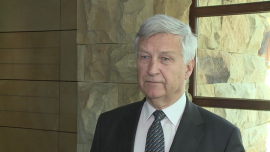 P. Kuczyński: Podwyżka stóp procentowych w USA najwcześniej we wrześniu. Warunkiem są jednak dobre dane z gospodarki INWESTOR, FED, QE w strefie euro, stopy procentowe w USA - Gospodarka Stanów Zjednoczona urosła w I kwartale bieżącego roku zaledwie o 0,2 proc., a przed piątkowym drugim odczytem ekonomiści spodziewają się nawet spadku. Słabe dane znacząco oddalają perspektywę podwyżek stóp procentowych za oceanem. W przypadku poprawy koniunktury nastąpi ona najwcześniej we wrześniu. Przeciwny scenariusz grozi powrotem Fed do dodruku pieniądza i wojną walutową między najważniejszymi bankami centralnymi na świecie.