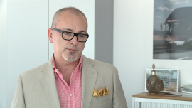 Polski rynek ciężarówek urósł o 22 proc. w pierwszym półroczu BIZNES, MAN, ciężarówki, samochody użytkowe - Polski rynek samochodów użytkowych rozwija się bardzo szybko – tylko w pierwszej połowie roku zwiększył się o 22 proc. Takiego tempa nie uda się zapewne utrzymać przez cały rok, ale branża oczekuje wzrostów. Liderem rynku jest MAN – niemal co piąty samochód użytkowy sprzedawany w Polsce pochodzi od tego producenta.