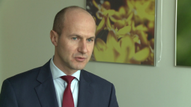 BPH TFI: Od początku roku z funduszy dłużnych odpłynęło już ponad 640 mln zł. Powodem są zawirowania rynkowe oraz niskie stopy zwrotu INWESTOR, fundusz inwestycyjny, obligacje skarbowe, obligacje korporacyjne, lokata bankowa - Tylko w sierpniu z polskich funduszy dłużnych odpłynęło ponad 100 mln zł. To i tak mniej niż miesiąc wcześniej, kiedy inwestorzy wycofali przeszło 390 mln zł. Powodem są ostatnie zawirowania rynkowe, skutkujące słabymi wynikami funduszy inwestycyjnych. Alternatywą mogą być obligacje korporacyjne oraz fundusze selektywne, które na tle rynku giełdowego czy depozytów bankowych wypracowują korzystniejsze stopy zwrotu.