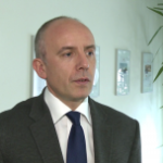 Ponad połowa Polaków oszczędza. Tylko co jedenasty inwestuje posiadane środki