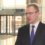 PKO BP chce przekonywać klientów do bankowości elektronicznej. Ma temu służyć zmiana prowizji i opłat