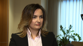 Polscy eksporterzy i importerzy będą mogli skorzystać z nowego połączenia kolejowego do Chin. To szansa na wzrost wymiany handlowej BIZNES, Hunan, pociąg, transport intermodalny, Loconi, Chiny, eksport, import - Licząca ok. 70 mln mieszkańców chińska prowincja Hunan położona w południowo-wschodniej części kraju chce współpracować z Polską. Operator intermodalny Loconi podpisał porozumienie o współpracy w zakresie rozwoju przewozów kolejowych między tą prowincją a Polską. Uruchomione przed niespełna dwoma laty pociągi wożące kontenery między Chinami a Europą mają być również nadawane z prowincji Hunan oraz trafiać do Polski w celu dalszej dystrybucji na terenie Europy. Na razie będzie to jedno regularne połączenie. – To szansa, żeby zwiększyć eksport polskich produktów, np. żywności, do Chin – podkreślają przedstawiciele operatora.