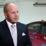 Firmy coraz częściej wyposażają swoje floty w auta hybrydowe. Oczekują spadku kosztów eksploatacji