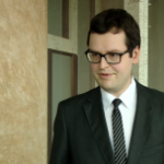 Niskie ceny benzyny mogą się utrzymać do przyszłych wakacji. Dużo będzie jednak zależeć od decyzji politycznych i zimy