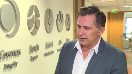 Roczne przychody branży call centre przekraczają już 1 mld zł rocznie. Wymagania klientów jednak rosną, więc firmy stawiają na nowe technologie BIZNES, call center, contact center, obsługa klientów, obsługa klienta, fuzje i przejęcia, PMR Research, portale społecznościowe, internet, rynek pracy w Polsce - Już ponad miliard zł rocznie wynoszą przychody krajowego sektora zajmujących się obsługą klienta firm call centre. Dynamiczny rozwój nowych technologii sprawia jednak, że wymagania odbiorców takich usług także rosną. Branża będzie więc ewoluować w kierunku większego wykorzystania internetu, szczególnie sieci społecznościowych oraz czatów. Trwają także fuzje i przejęcia.