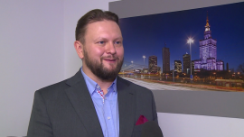 Wsparcie państwa i zmiana nastawienia mogą pomóc w rozwoju polskich start-upów. Pod względem innowacyjności polskie start-upy są w europejskiej czołówce INWESTOR, startupy, QBN Fund, finansowanie startupów, venture capital w Polsce, fundusze seed, innowacyjność, Piotr Przewrocki - Obecnie w Polsce działa ok. 2,7 tys. start-upów. Pod względem ich liczby i jakości mamy jeszcze sporo do nadrobienia – mówi Piotr Przewrocki, dyrektor zarządzający QBN Fund. Polskie start-upy są często niegotowe na inwestycje. Pod względem ich innowacyjności niewiele brakuje nam do czołówki, problemem jest marketing i sprzedaż. Tylko niewielka część start-upów finansuje działalność z zewnętrznych źródeł. W najbliższym czasie może to się zmienić. Na rozwój start-upów rząd zamierza przeznaczyć 3 mld zł.