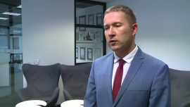 P. Kwiecień (XTB): mimo lewicowego programu kandydatki demokratów, rynki preferują zwycięstwo Clinton