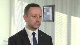 Poczta Polska chce być liderem polskiego rynku e-handlu. Realizację tego celu ma umożliwić nowa umowa ze sklepem Allegro BIZNES, e-commerce, logistyka, sprzedaż internetowa, handel - Poczta Polska realizuje strategię ekspansji na polskim rynku e-commerce. Jednym z jej elementów jest dwuletnia umowa ze sklepem Allegro, w ramach której dostarczy ok. 3 mln przesyłek. Zarząd pocztowej grupy oczekuje, że przyniesie to jej kilkanaście milionów złotych zysku rocznie oraz pozwoli na osiągnięcie pozycji rynkowego lidera w segmencie sprzedaży internetowej.