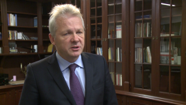 Ergis rozwija produkcję folii nano stretch. Na przyszłoroczne wyniki wpływ mogą mieć rosnące ceny surowców polimerowych INWESTOR, folia nano stretch, Ergis, linia produkcyjna w Oławie, innowacje, folie opakowaniowe, ceny surowców polimerowych, Tadeusz Nowicki - Ergis, lider przetwórstwa tworzyw sztucznych w Europie Środkowo-Wschodniej, zwiększa prace badawczo-rozwojowe. Firma inwestuje przede wszystkim w produkcje folii stretch nanoErgis, na którą zapotrzebowanie rośnie o 30 proc. rocznie. W II kw. 2017 roku Ergis planuje uruchomić trzecią linię produkcyjną, która ma zwiększyć moce produkcyjne o 40 proc. Na wyniki firmy w 2017 roku mogą wpłynąć rosnące ceny surowców polimerowych.