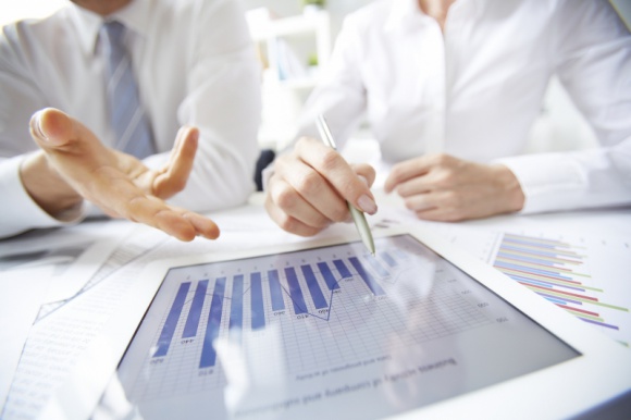 Mniejsze zadłużenie spółek z NewConnect. Zniknął olbrzymi dług BIZNES, Giełda - Do KRD wpisanych zostało 50 krajowych spółek notowanych na rynku NewConnect w styczniu 2017 r. To oznacza, że co ósma firma z „małej giełdy” jest notowana za niespłacane długi. Ich łączne zadłużenie sięga 8,8 mln zł, czyli niemal 3 mln mniej niż pół roku temu.