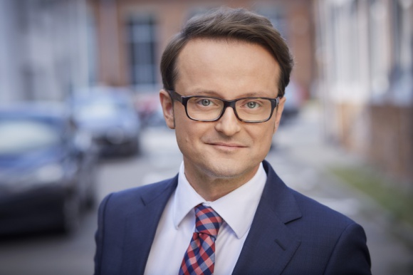Tomasz Pietrzak awansował w MLP Group BIZNES, Giełda - Tomasz Pietrzak z początkiem września br. objął stanowisko Senior Leasing Managera. Z MLP Group związany jest od ponad dwóch lat i odpowiada za komercjalizację obiektów magazynowych w regionie warszawskim.