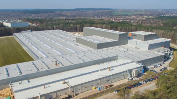 Cerrad planuje odkupić majątek Ceramiki Nowej Gali, aby spłacić jej długi BIZNES, Giełda - Cerrad, który w październiku został większościowym akcjonariuszem Ceramiki Nowej Gali, planuje odkupić od spółki m.in. zakłady w Końskich i Kopaninach. Transakcja ma na celu ich pełną integrację z biznesem Cerradu, a uzyskane środki pozwolą Ceramice Nowej Gali spłacić jej długi.