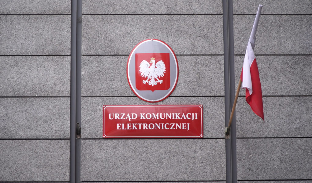 UKE w ekspresowym tempie rozstrzygnął przetarg na obsługę prawną aukcji 5G. Wynik budzi wątpliwości