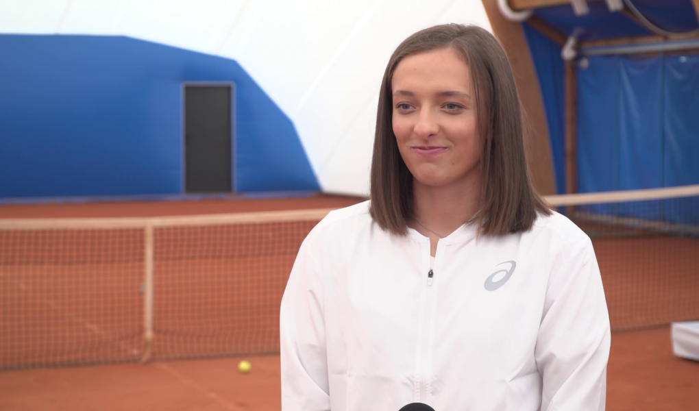 Iga Świątek awansowała do Top 10 światowego rankingu tenisa i szykuje się do obrony French Open. Kulisy jej przygotowań mogą śledzić użytkownicy Xiaomi