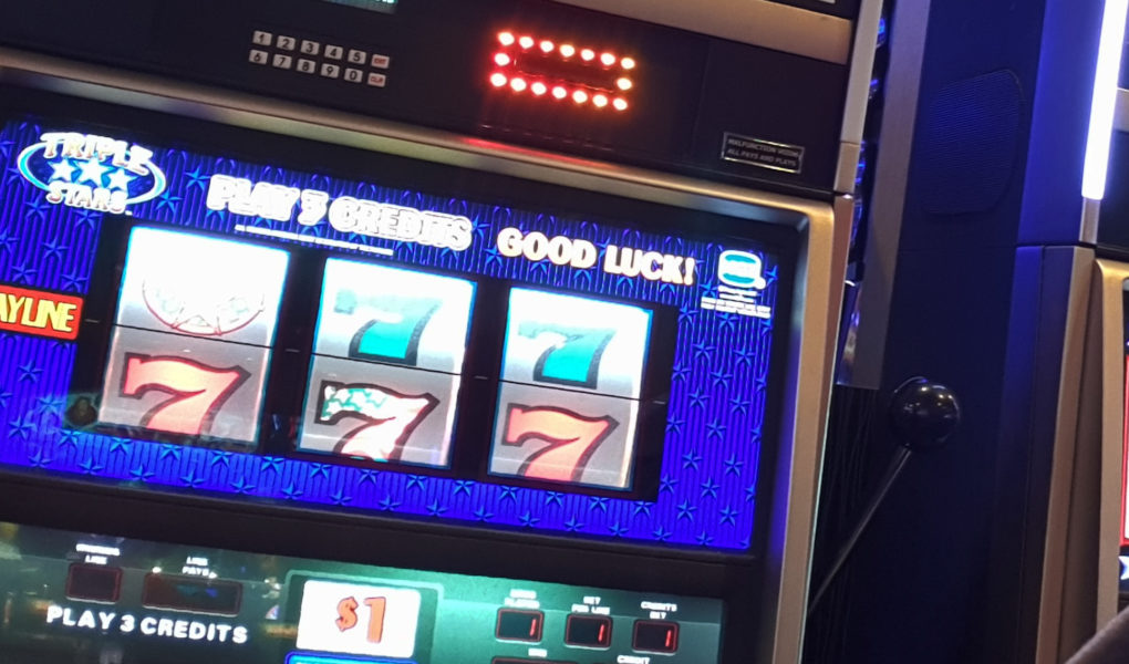 Polacy wydają coraz więcej na nielegalny hazard w sieci. Połowa graczy nie ma świadomości, że łamie w ten sposób prawo [DEPESZA]