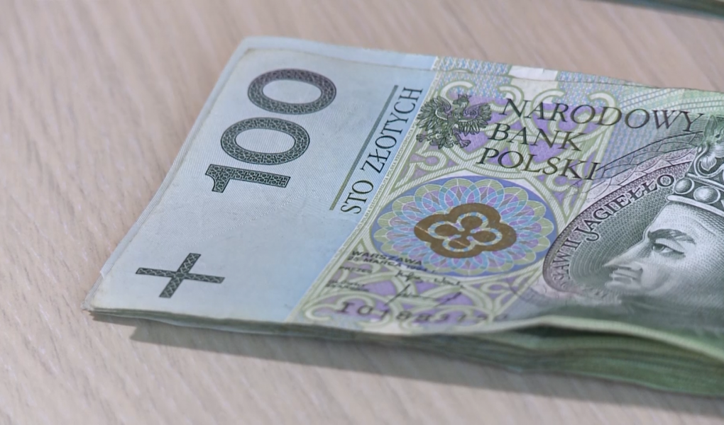 W tym roku ponownie wzrosły limity wpłat na IKE i IKZE. To oznacza wyższe ulgi w rocznym rozliczeniu podatkowym [DEPESZA]